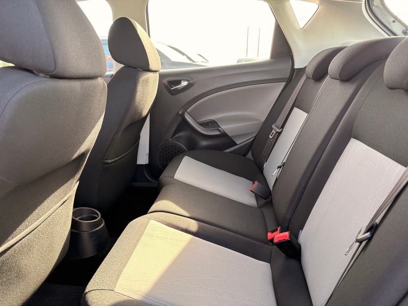 seat-ibiza-2012-367-17