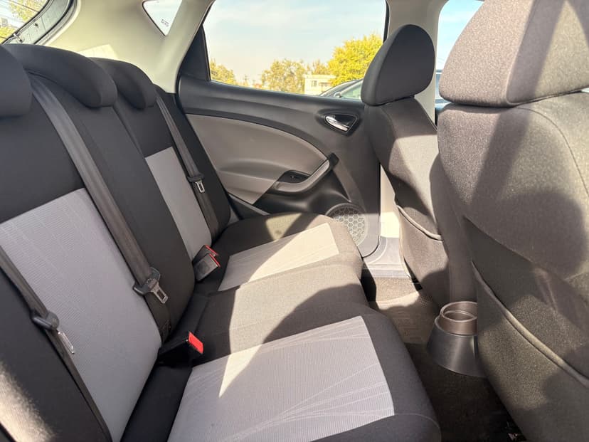 seat-ibiza-2012-367-18